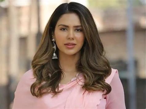 Sonam Bajwa Height, Age, Boyfriend, Husband,。